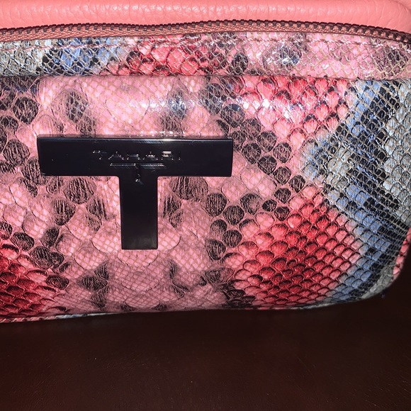 Selling a bag any question ask 😊 - Picture 2 of 6